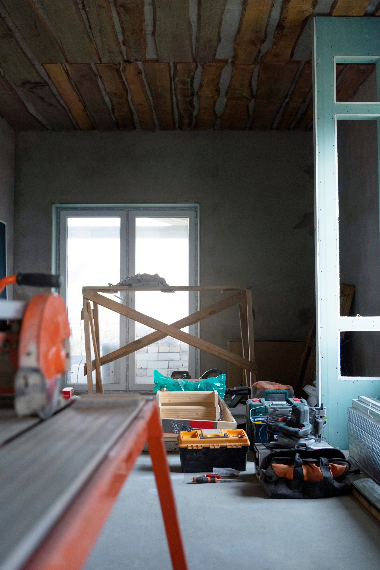 Litige avec un artisan : malfaçons, travaux non conformes ou abandon de chantier… comment agir ?